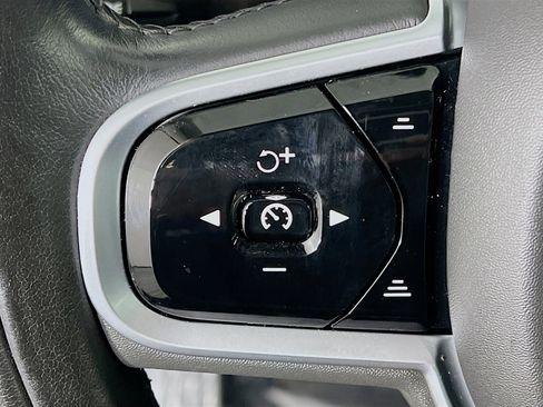 Used 2020 Volvo XC90 T6 Momentum image 13