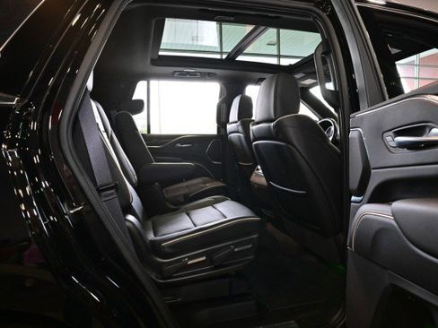 Used 2023 Cadillac Escalade Premium Luxury AWD/4WD image 24