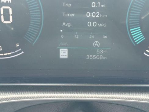 Used 2025 Hyundai Santa Fe SEL FWD image 2