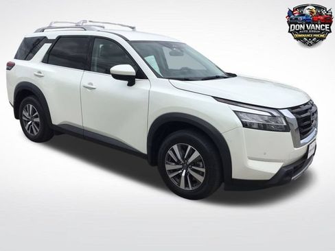 Used 2024 Nissan Pathfinder SL FWD image 7