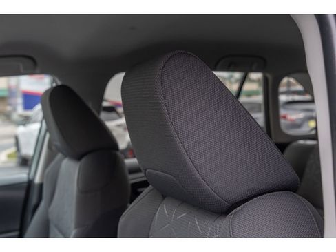 Used 2021 Toyota RAV4 XLE image 17