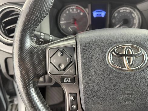 Used 2018 Toyota Tacoma TRD Sport AWD/4WD image 24