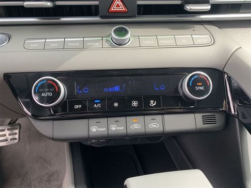 New 2025 Hyundai Elantra SEL image 20