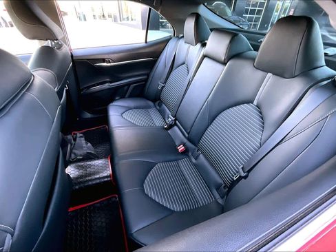 Used 2019 Toyota Camry SE image 19