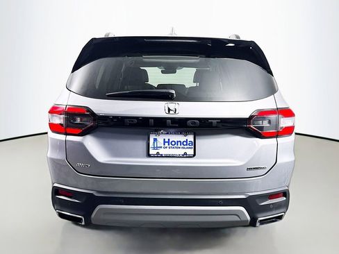 Certified 2024 Honda Pilot Touring image 6