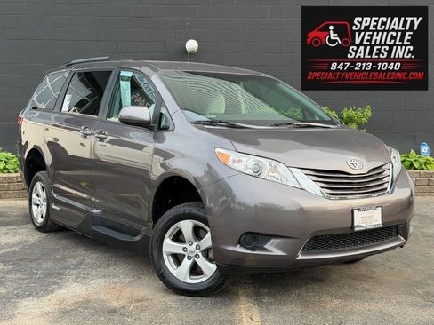 Used 2016 Toyota Sienna LE FWD image 5