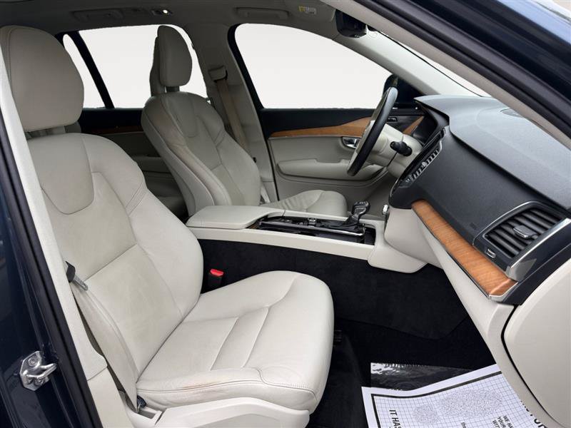 Used 2021 Volvo XC90 T6 Momentum w/ Climate Package AWD/4WD image 18