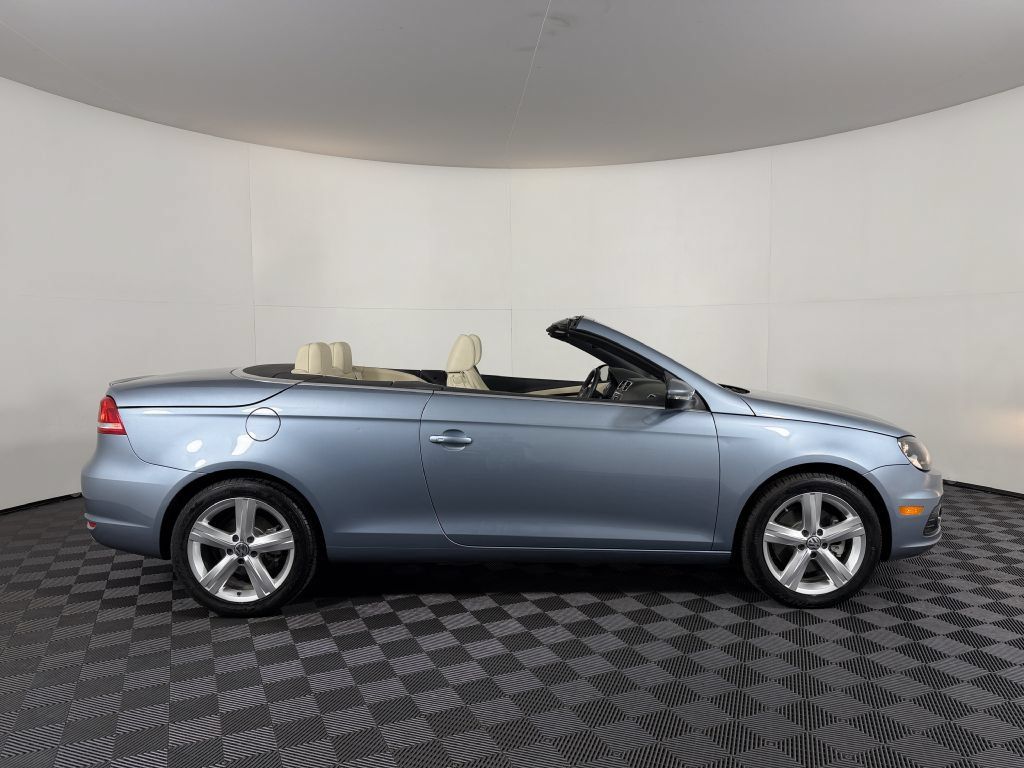 Used 2012 Volkswagen Eos Lux FWD image 4
