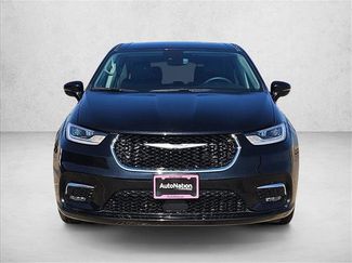 Used 2024 Chrysler Pacifica Touring-L video 2