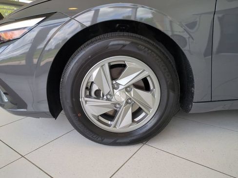 Certified 2026 Hyundai Elantra SE FWD image 21