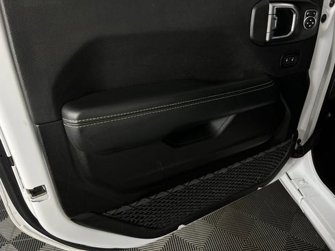 Certified 2023 Jeep Gladiator Overland image 24