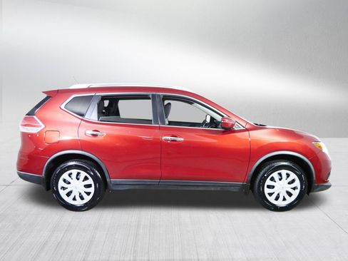 Used 2016 Nissan Rogue S w/ Appearance Package AWD/4WD image 8