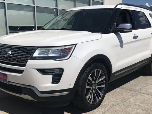 Used 2019 Ford Explorer Platinum image 3