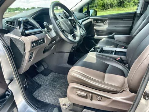 Used 2023 Honda Odyssey Touring image 3
