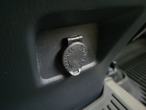 Used 2021 Toyota RAV4 LE image 11