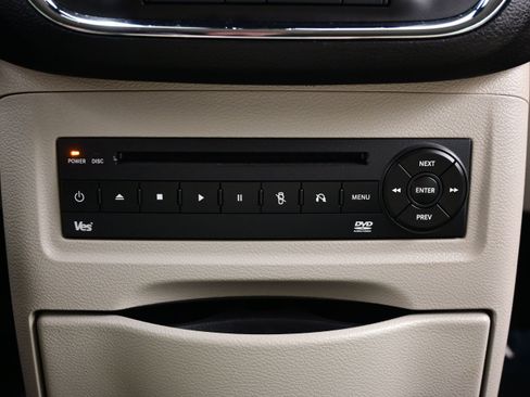 Used 2012 Chrysler Town & Country Touring-L w/ Entertainment Group #2 FWD image 22