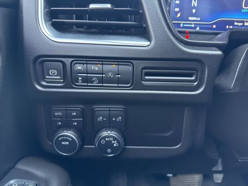 Used 2023 Chevrolet Suburban Z71 AWD/4WD image 37