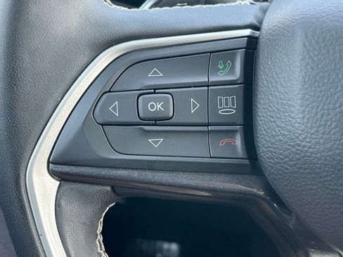 Used 2023 Jeep Grand Cherokee L Laredo AWD/4WD image 37