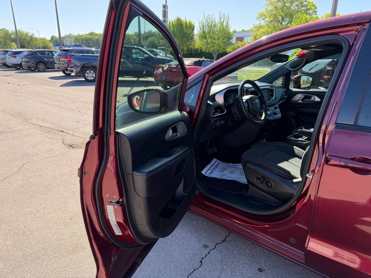 Used 2018 Chrysler Pacifica Touring Plus w/ S Appearance Package FWD image 13