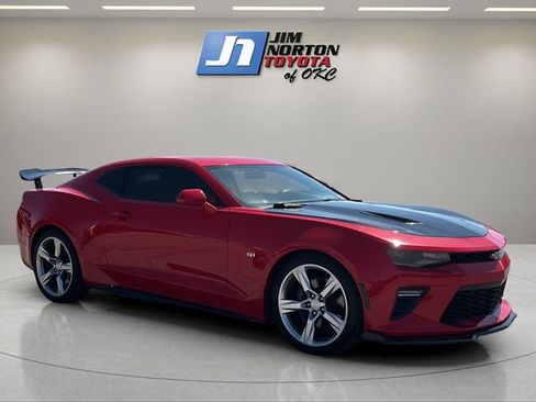 Used 2018 Chevrolet Camaro SS RWD image 3