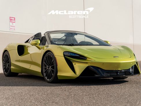 Used 2025 McLaren Artura Spider image 9