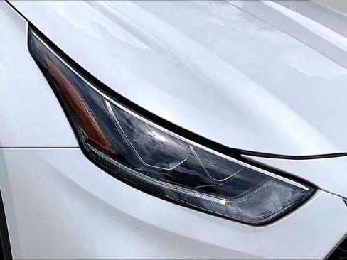 Used 2021 Toyota Highlander Platinum FWD image 28