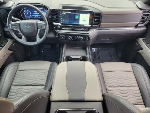 Used 2025 Chevrolet Silverado 2500 ZR2 w/ Technology Package image 37