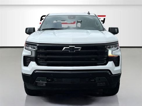 Used 2024 Chevrolet Silverado 1500 LT Trail Boss w/ Convenience Package II image 2