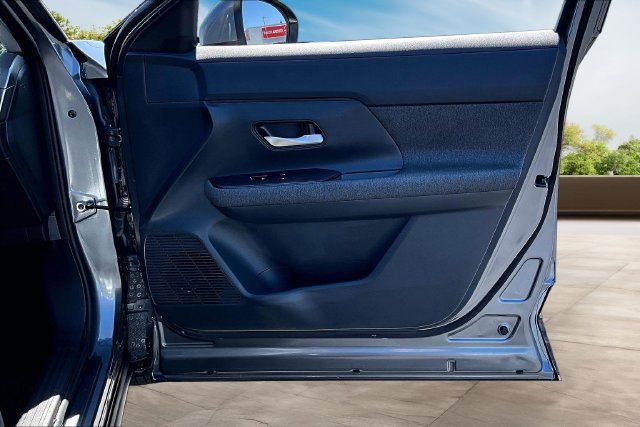 Certified 2025 Nissan Kicks SV FWD image 25