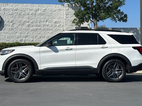 Used 2025 Ford Explorer ST image 7