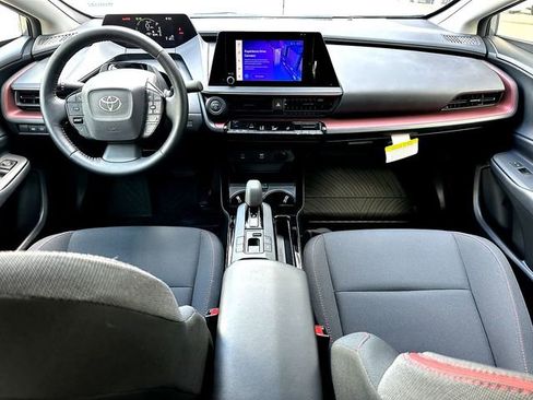 Used 2025 Toyota Prius Plug-In Hybrid FWD image 28