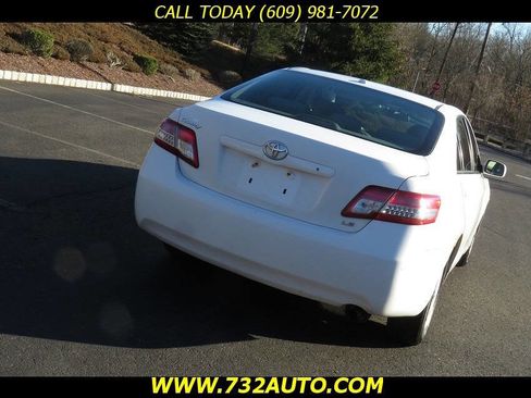 Used 2011 Toyota Camry LE image 16