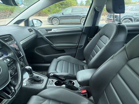 Used 2019 Volkswagen Golf Alltrack S AWD/4WD image 2