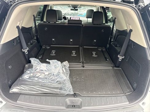New 2026 Nissan Pathfinder Platinum FWD image 23