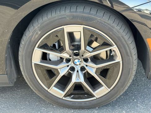 Used 2026 BMW i5 eDrive40 w/ Premium Package RWD image 5