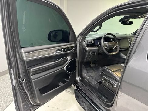 Used 2022 Jeep Wagoneer Series II w/ Convenience Group I AWD/4WD image 13