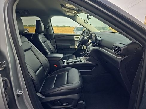 Used 2023 Ford Explorer XLT w/ Equipment Group 202A image 27