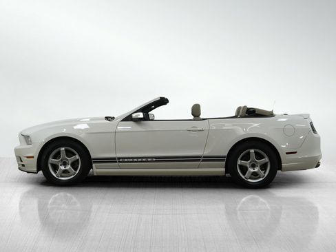 Used 2013 Ford Mustang Premium image 2