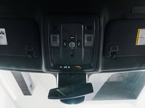 Used 2025 GMC Yukon XL Denali image 40