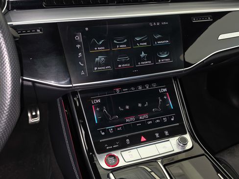 Used 2022 Audi S8 w/ S8 Comfort Plus Package AWD/4WD image 30