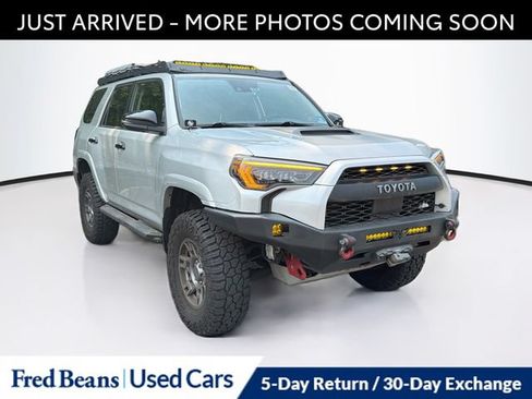 Used 2020 Toyota 4Runner Venture w/ Moonroof Package AWD/4WD image 15