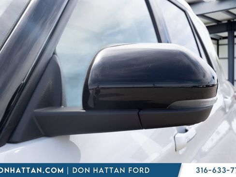 Used 2020 Ford Explorer Platinum w/ Premium Technology Package AWD/4WD image 30