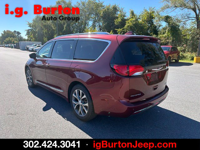 Used 2018 Chrysler Pacifica Limited w/ Tire & Wheel Group FWD image 6
