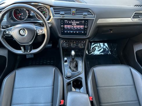 Used 2021 Volkswagen Tiguan SE image 13