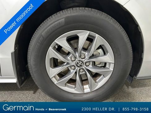 Used 2022 Toyota Sienna XLE image 14