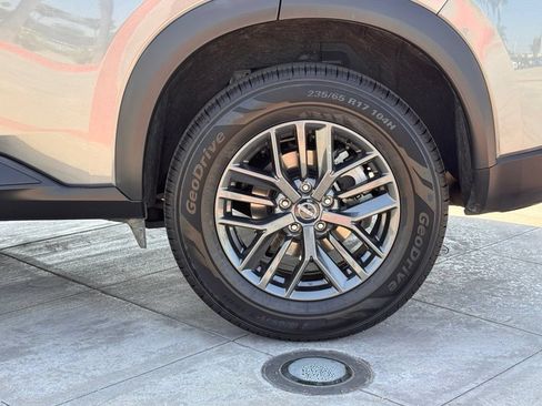 Certified 2024 Nissan Rogue S FWD image 10