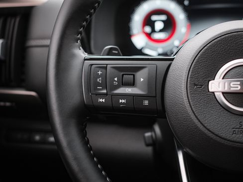 Used 2025 Nissan Pathfinder Platinum image 20