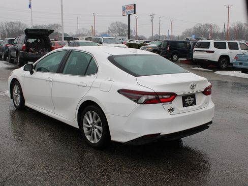 Used 2021 Toyota Camry LE image 7
