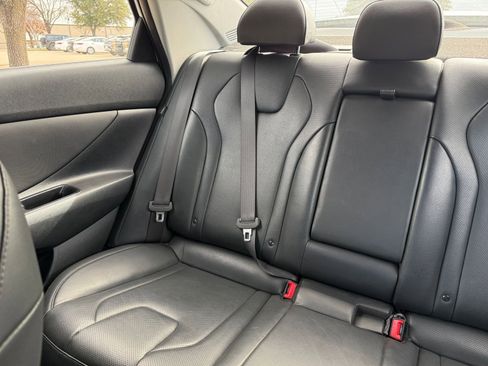 Used 2025 Hyundai Elantra Limited image 40