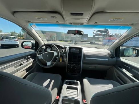 Used 2008 Dodge Grand Caravan SXT w/ Entertainment Group 2 FWD image 38
